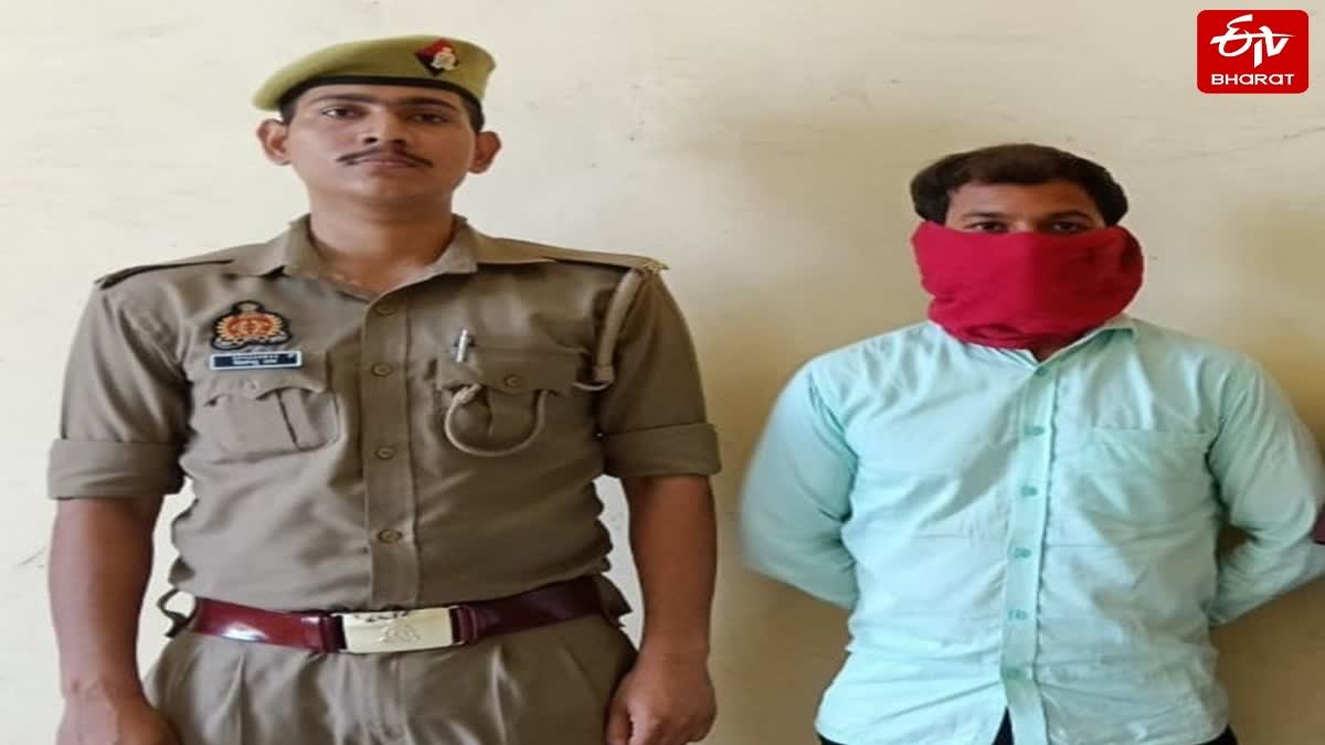 पुलिस की गिरफ्त में फर्जी परीक्षार्थी.