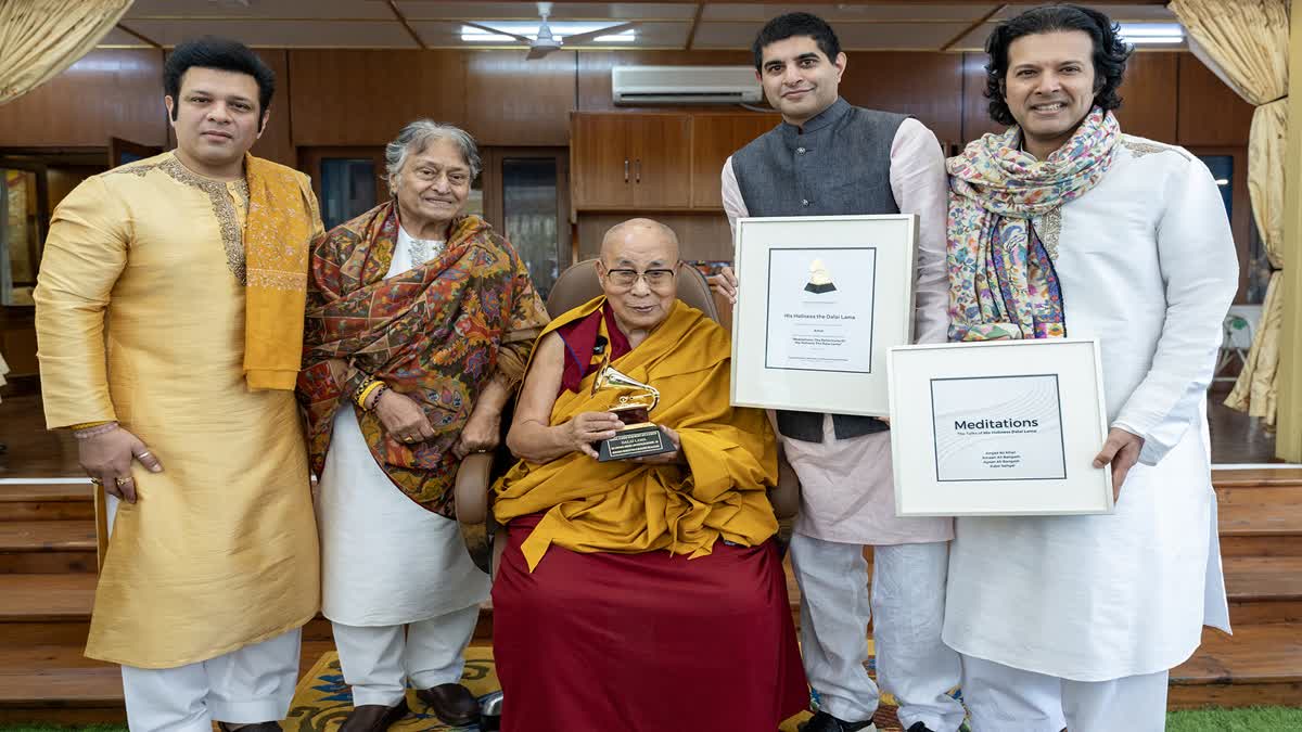 तिब्बती धर्मगुरु दलाई लामा को मिला ग्रैमी अवॉर्ड