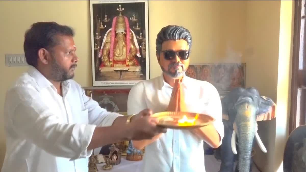 முதலமைச்சர் விஜய்யின் சிலையை வீட்டின் பூஜை அறையில் வைத்து வழிபடும் தவெக நிர்வாகி சுகுமார் சண்முகம்