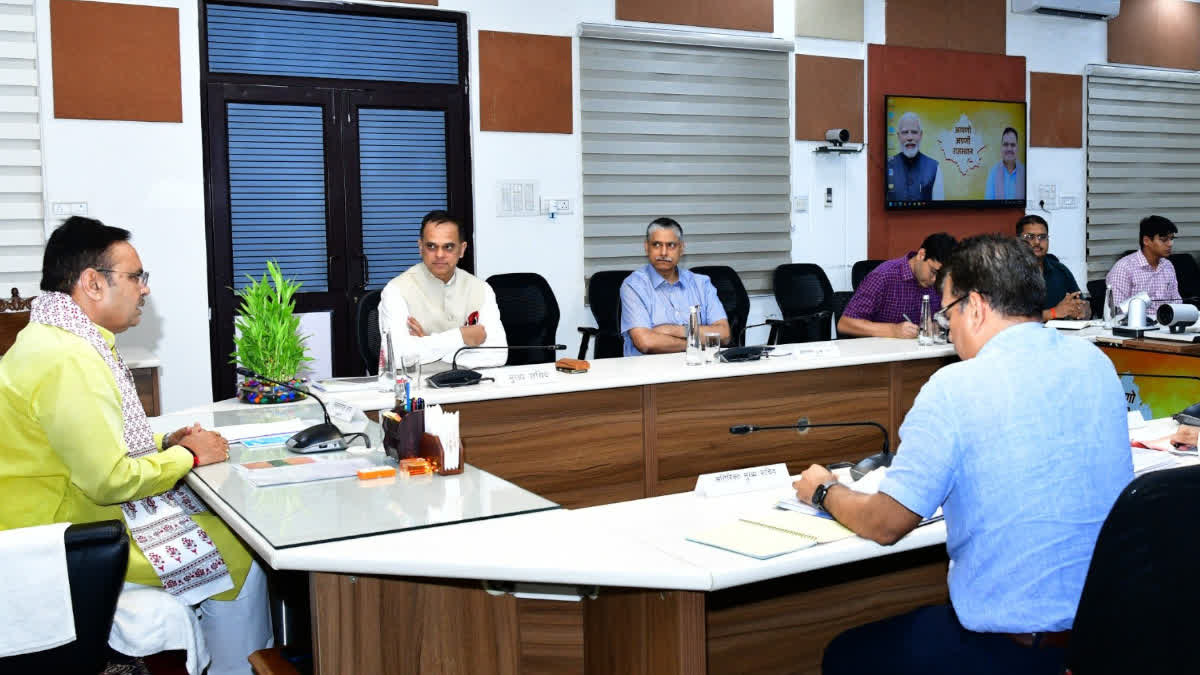 CM conducting review meeting of Home Department