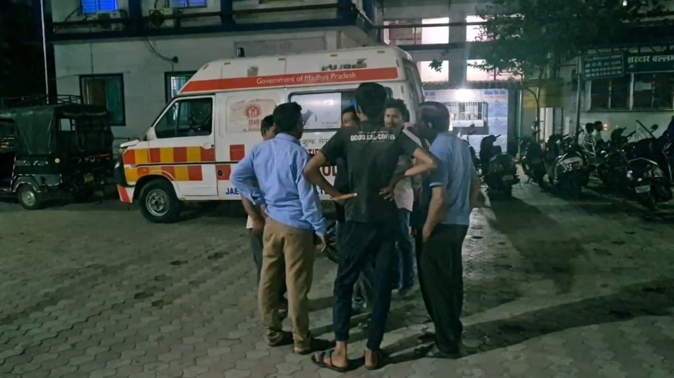 UNKNOWN VEHICLE HITS BIKE MANDLA