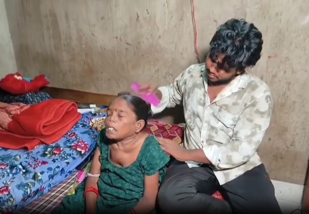 Son Satyajit Parida scratching the head of mother Padmavati Parida