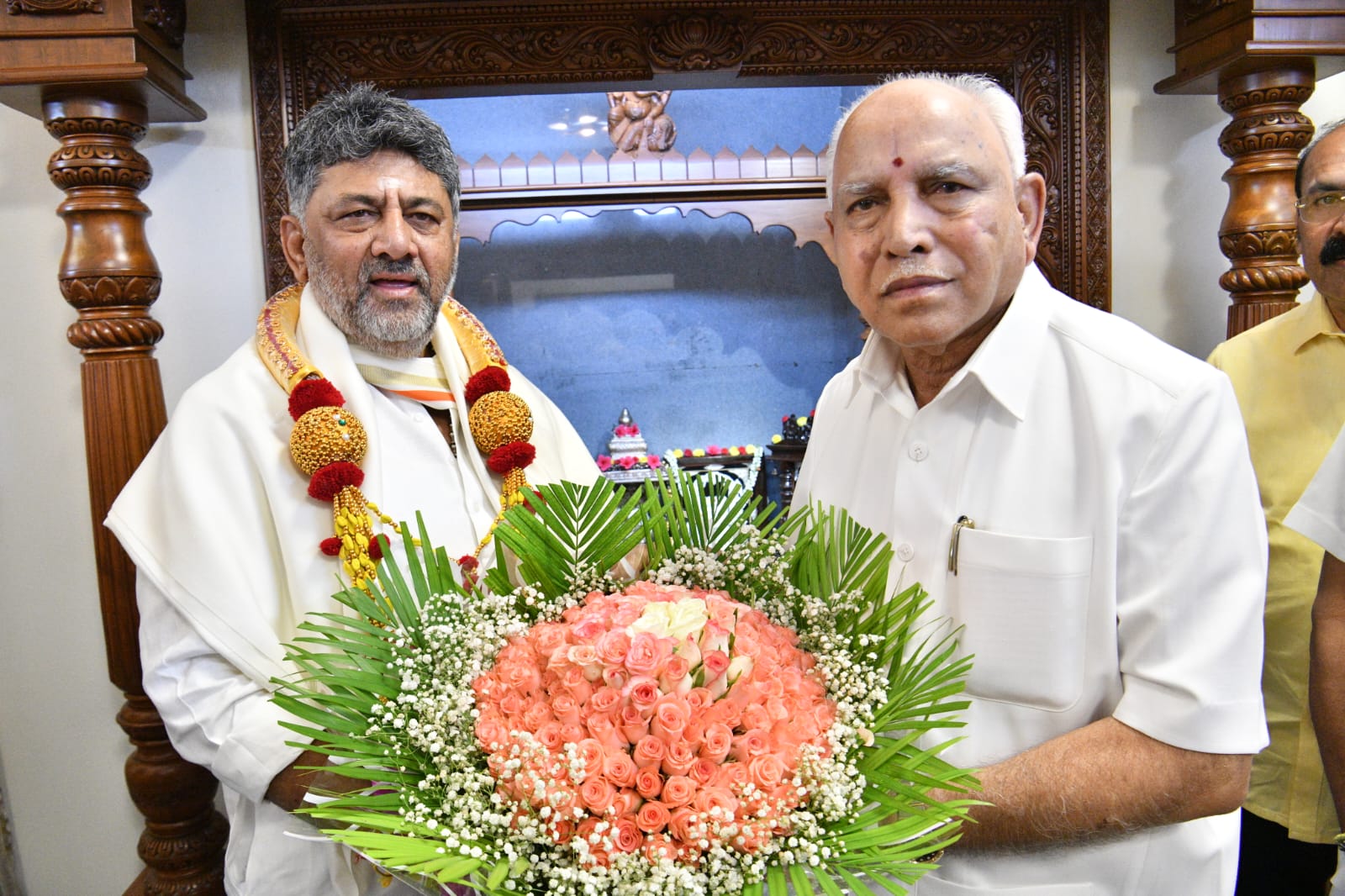 d-k-shivakumar-taking-oath-as-new-cm-of-karnataka-live-updates