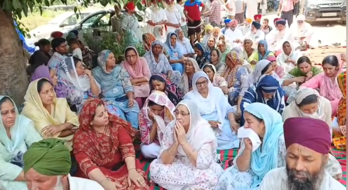 ਅੰਮ੍ਰਿਤਸਰ ਕਤਲ ਕਾਂਡ: ਗ੍ਰਿਫ਼ਤਾਰੀਆਂ ‘ਤੇ ਉੱਠੇ ਸਵਾਲ, ਪਰਿਵਾਰ ਨੇ ਰੋਕਿਆ ਸਸਕਾਰ GOVERNMENT TEACHER MURDER