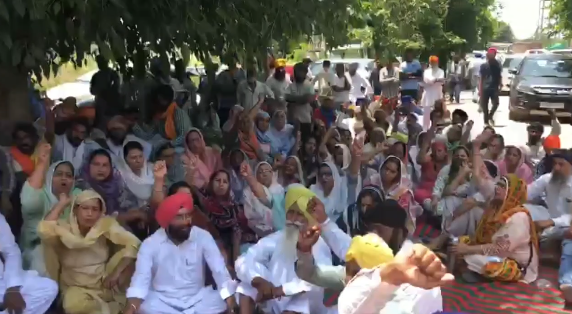 ਅੰਮ੍ਰਿਤਸਰ ਕਤਲ ਕਾਂਡ: ਗ੍ਰਿਫ਼ਤਾਰੀਆਂ ‘ਤੇ ਉੱਠੇ ਸਵਾਲ, ਪਰਿਵਾਰ ਨੇ ਰੋਕਿਆ ਸਸਕਾਰ GOVERNMENT TEACHER MURDER