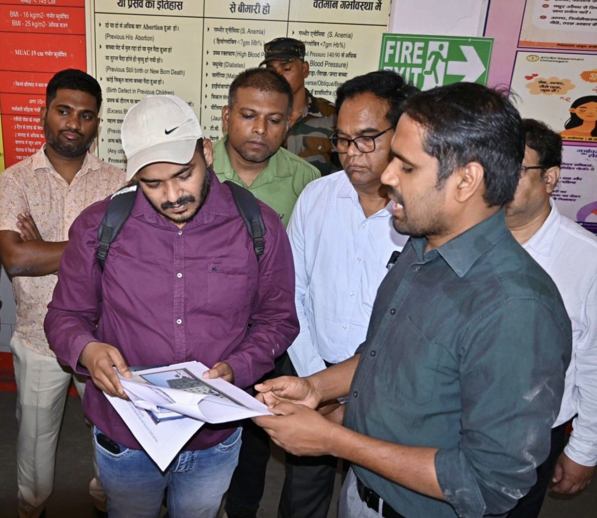 Dhamtari Collector Abinash Mishra speaking with patients.