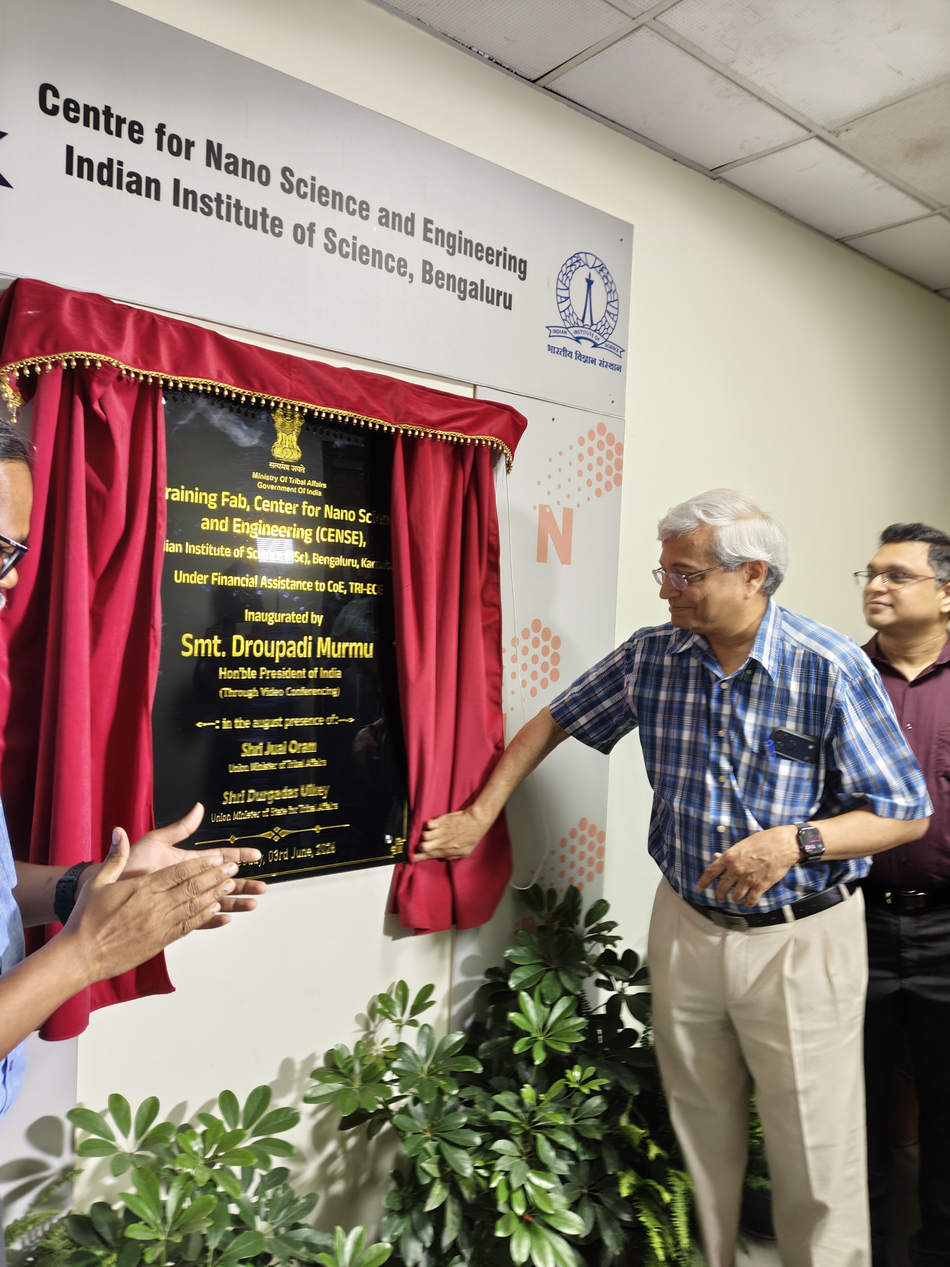 Prof. Govindan Rangarajan, Director, Indian Institute of Science at the training fab CeNSE, IISc.