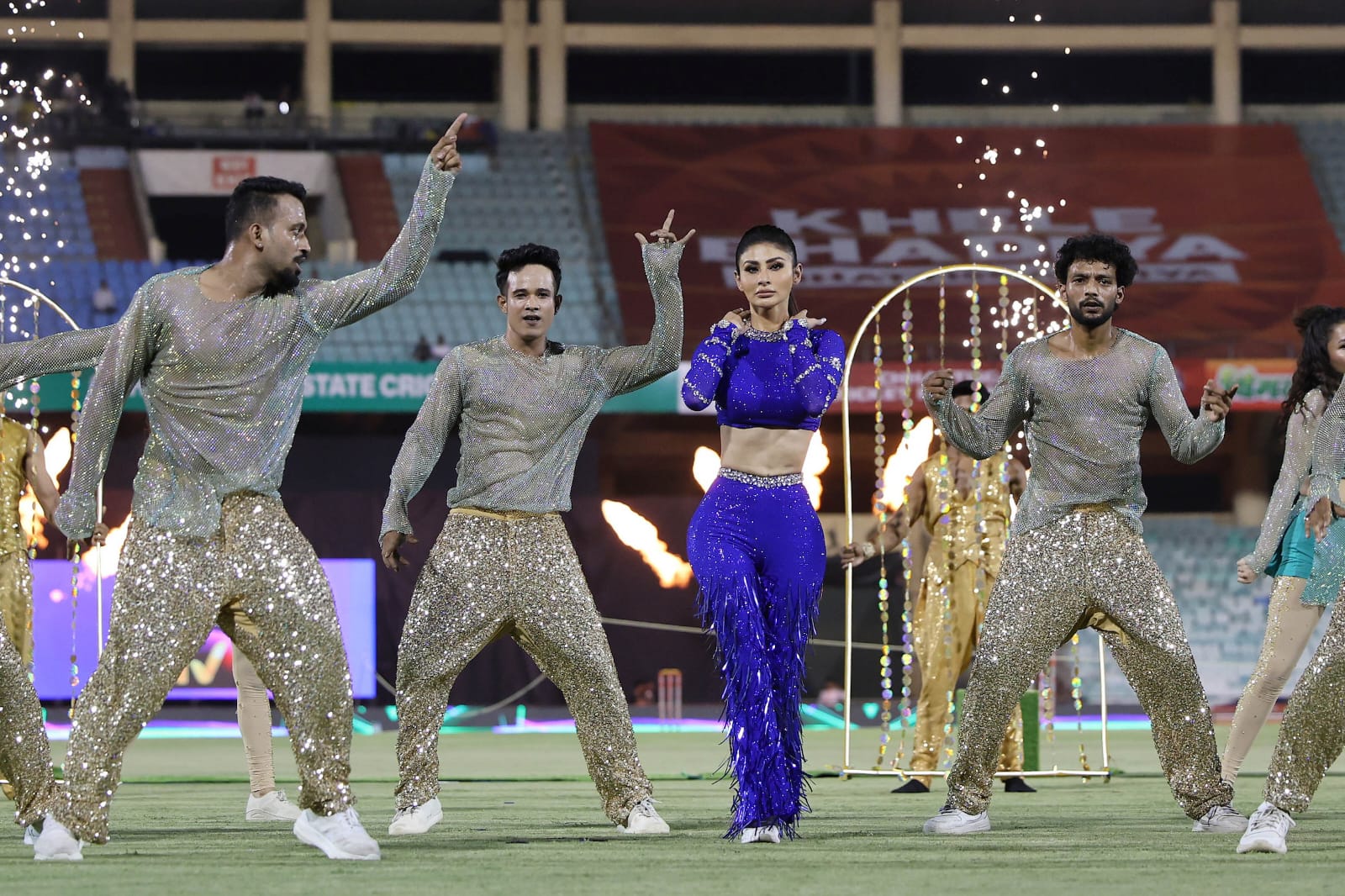 Mouni Roy Dance performance