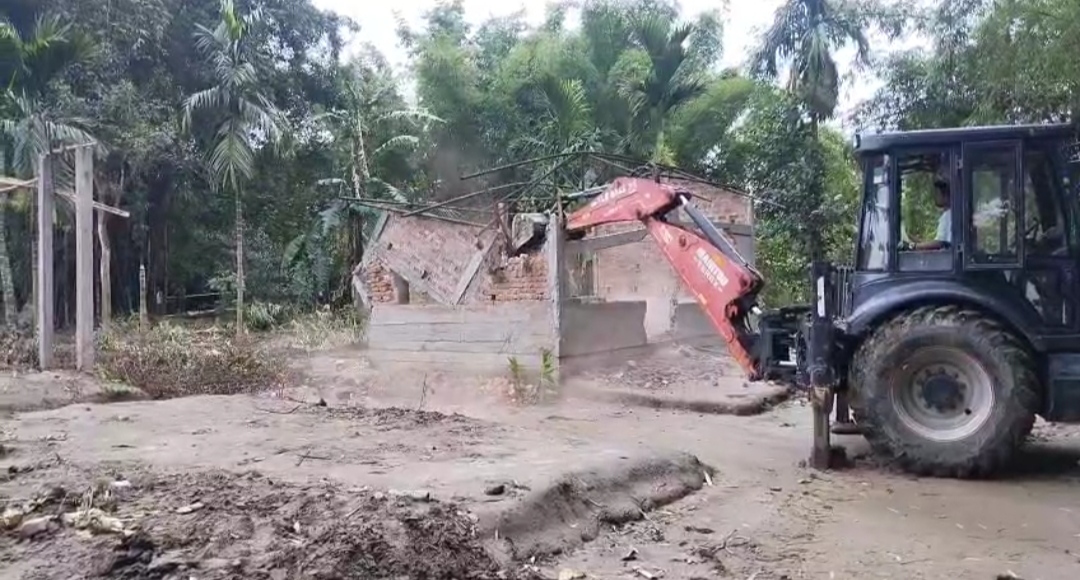 Eviction drive on the encroached land at three locations in Lakhimpur