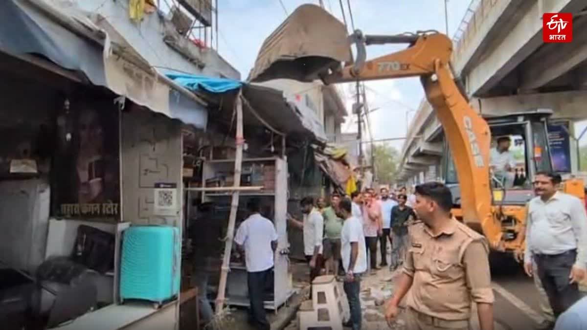 अवैध अतिक्रमण के खिलाफ बुलडोजर कार्यवाई