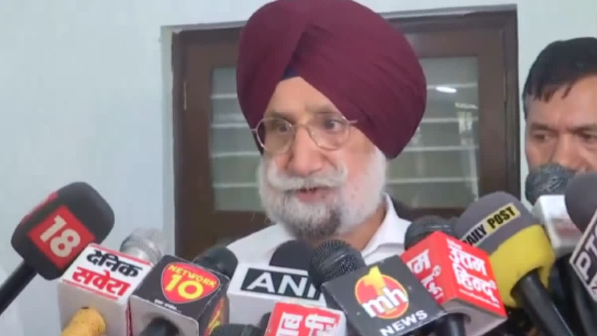 Sukhjinder Randhawa meets Amit Shah