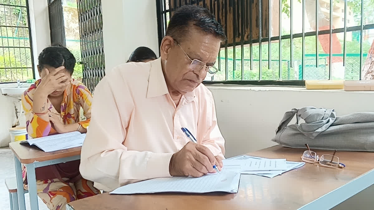 At 75, PhD Holder With 32 Degrees Takes IGNOU 'Acharya' Exam In Himachal Pradesh