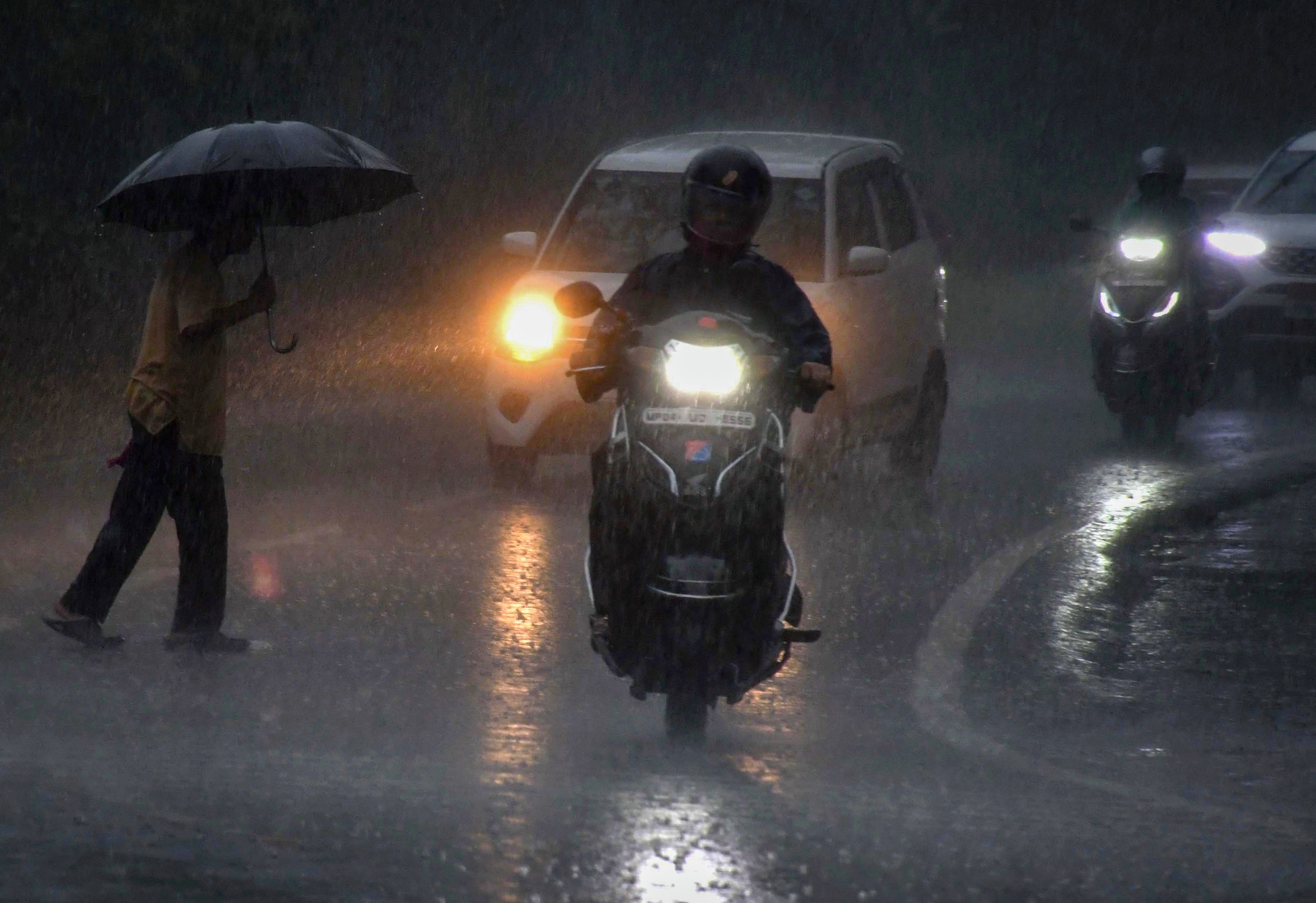 IMD WARNS OF EXTREMELY HEAVY RAIN