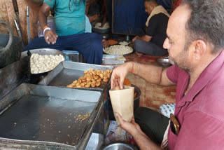 Baba Kachori is prepared four times a day.