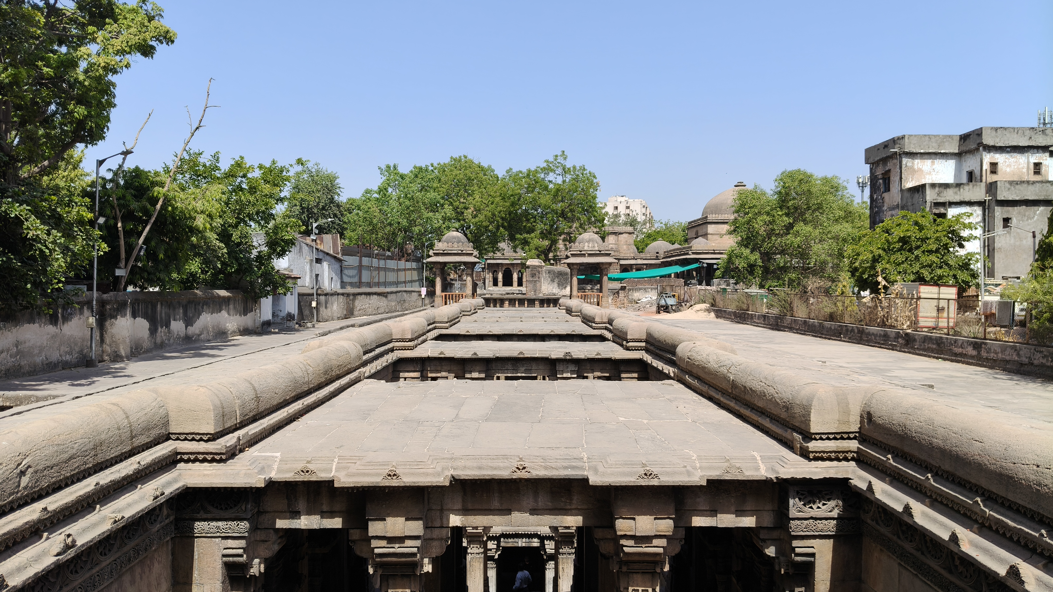 ઈ.સ. 1485માં દાદા હરિની વાવનું નિર્માણ