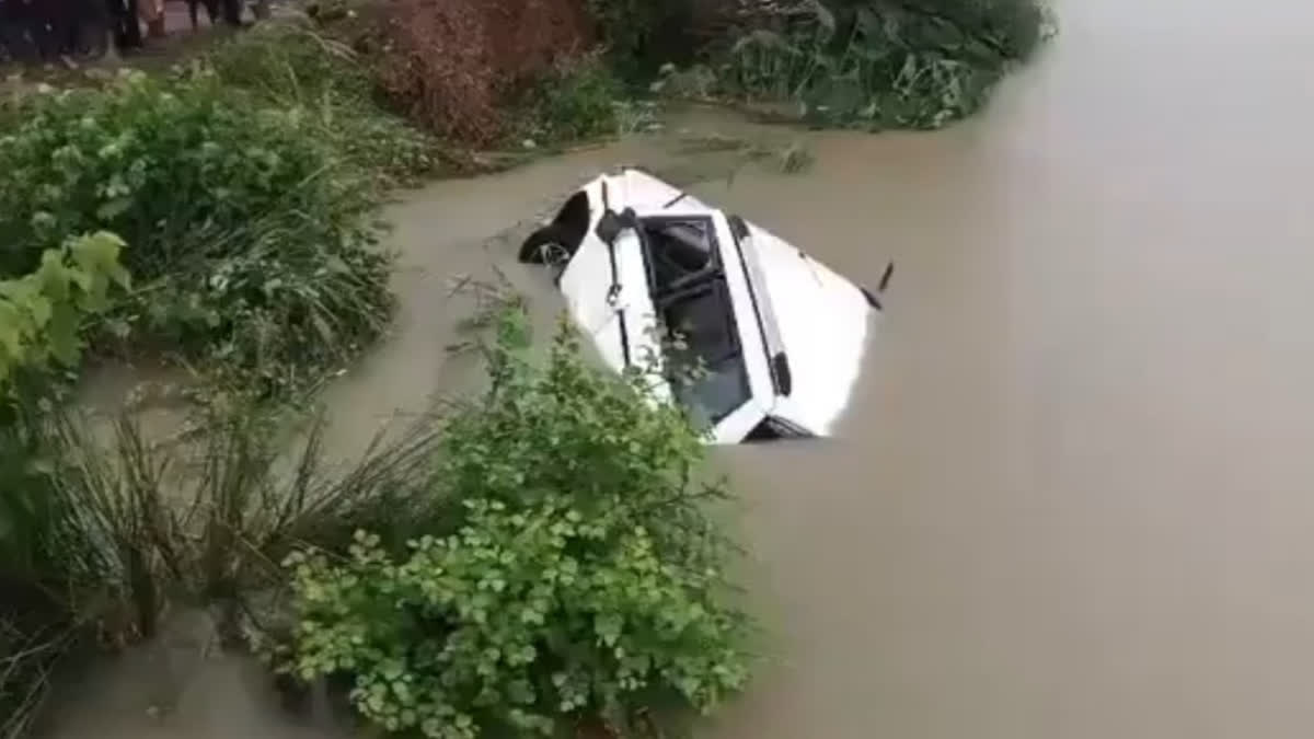 Eleven Killed As SUV Falls Into Canal In Uttar Pradesh's Gonda Eleven Killed As SUV Falls Into Canal In Uttar Pradesh
