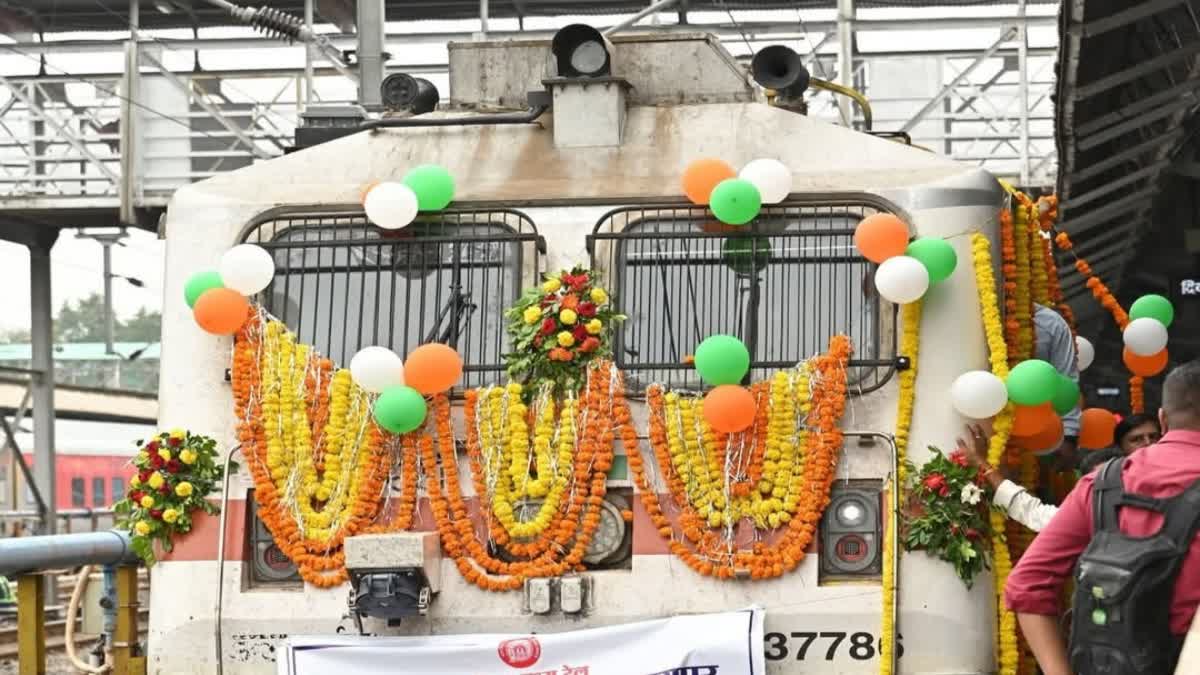 विंध्य को मिली नई एक्सप्रेस की रफ्तार, रीवा से दनदनाते और धूल उड़ाते  महाराष्ट्र पहुंचेगी ट्रेन