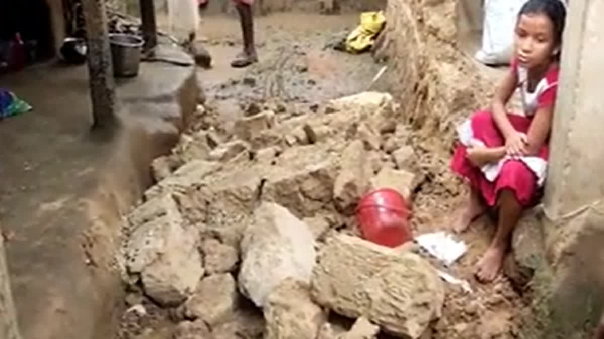 bankura wall collapse child death news