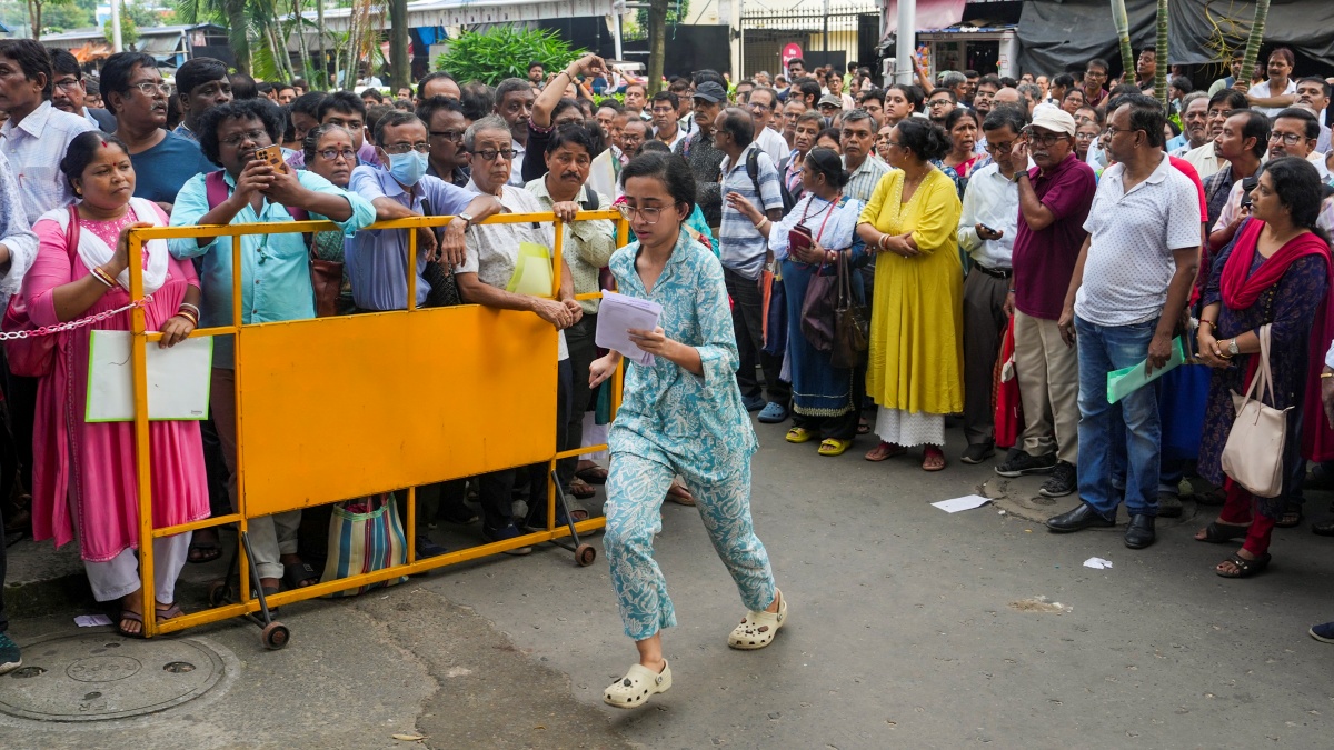 National Eligibility Entrance Test (NEET PG) aspirants rush towards the examination centre, at Salt Lake, in Kolkata, Sunday, Aug. 3, 2025.