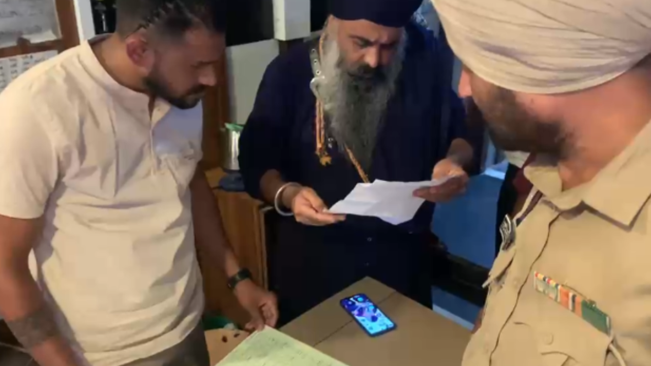 ਅੰਮ੍ਰਿਤਸਰ 'ਚ ਨਾਬਾਲਗ ਨਾਲ ਕਥਿਤ ਜਬਰ-ਜਨਾਹ ਦੇ ਮਾਮਲੇ 'ਚ ਤੁਰੰਤ ਐਕਸ਼ਨ, ਮੁਲਜ਼ਮ ਤੇ ਹੋਟਲ ਸੰਚਾਲਕ ਗ੍ਰਿਫ਼ਤਾਰ hotel owner arrested in Amritsar