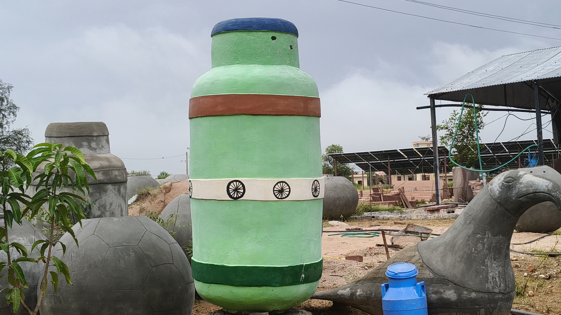 Forget Plastic Tanks, Retired Army Man’s Designer Water Tanks Offer An Eco-Friendly Alternative To Plastic In Rajasthan