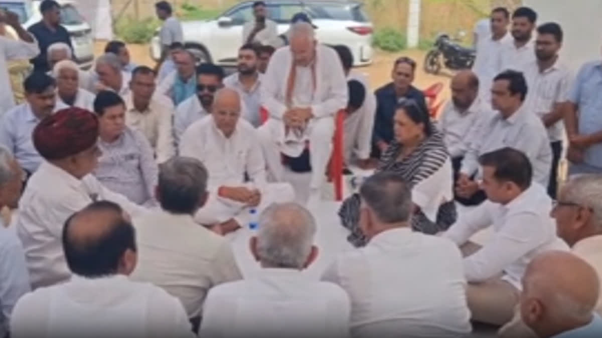 Vasundhara Raje and Jhabar Singh Kharra consoling family members