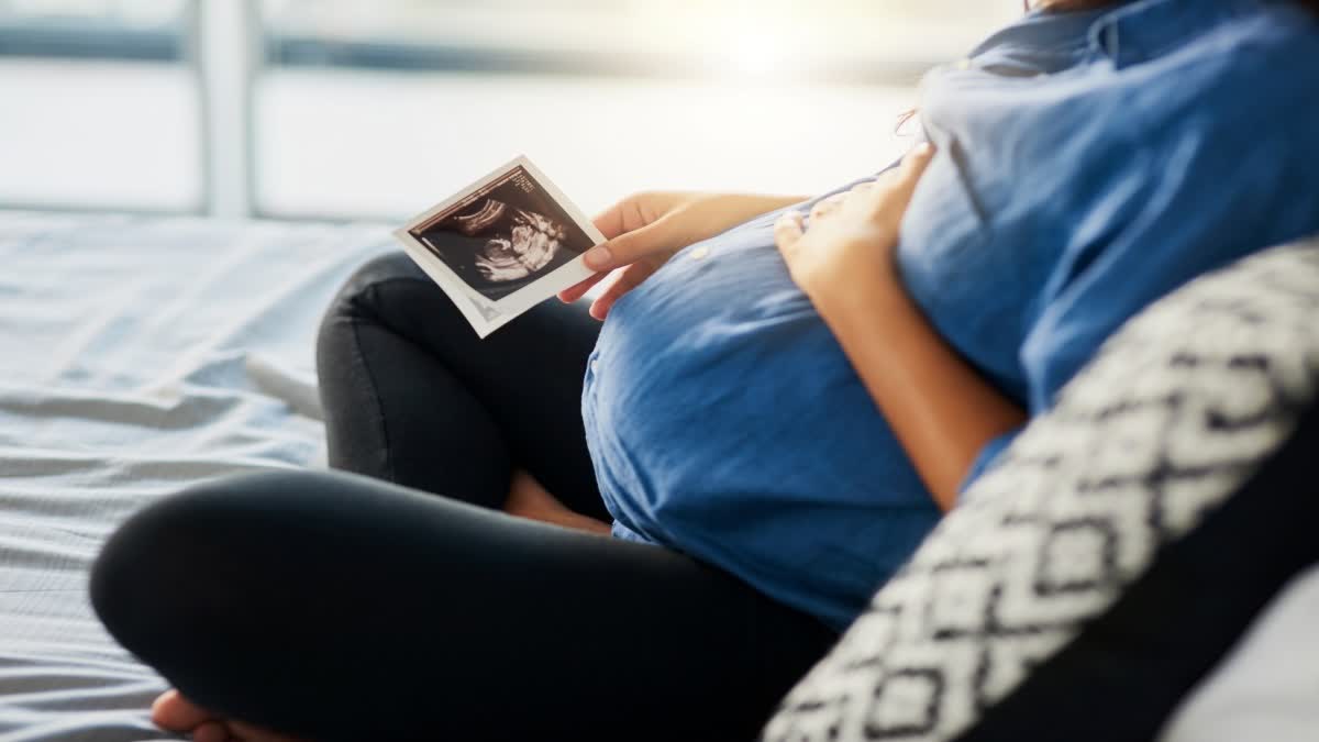 According to a study, high levels of vitamin B12 in both parents are associated with a lower risk of birth defects.