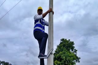 Telangana Electricity Cmd Jitesh Pole Climbing