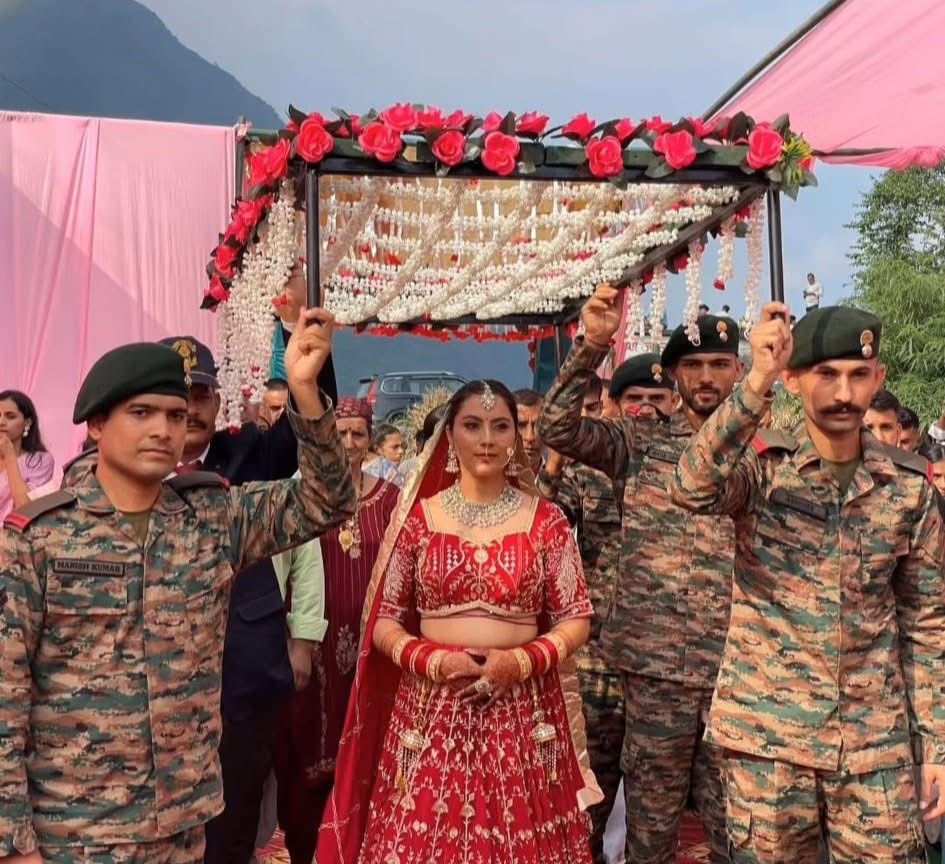 शहीद की बहन की शादी में भाई बनकर पहुंचे सैन्य जवान