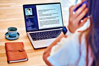 Resume Writing Tips for Freshers and Professionals