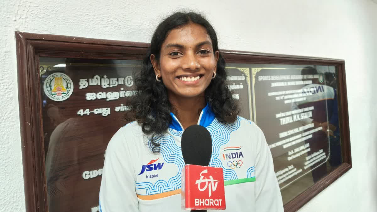 TN TENKASI KALLUTHU VILLAGE GIRL ABINAYA RAJARAJAN WINS ASIAD BRONZE Asian games medal 4x100m relay DAD RAJARAJAN RODE 35Km TO STADIUM