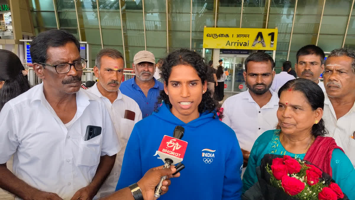 GOLDEN GIRL VITHYA RAMRAJ IS HOME GOLD SILVER BRONZE MEDALS ASIAD ERASES P T USHAs 42 YO RECORD tumultuous WELCOME AT COIMBATORE