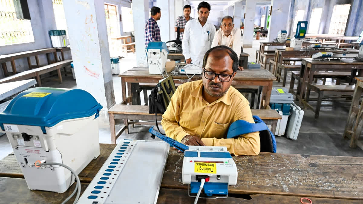 BLOs Raise Concerns Over New Task To Identify 'Left Out' Voters After SIR In Bengal BLOs Raise Concerns Over New Task To Identify 'Left Out' Voters After SIR In Bengal