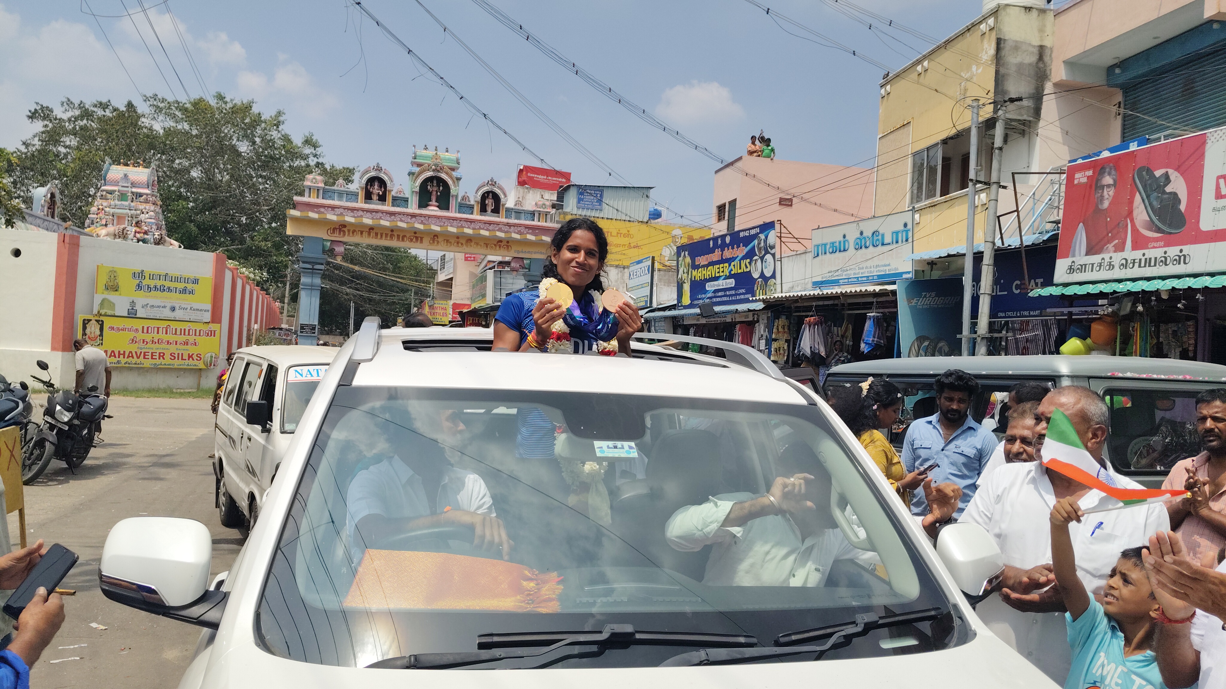 GOLDEN GIRL VITHYA RAMRAJ IS HOME GOLD SILVER BRONZE MEDALS ASIAD ERASES P T USHAs 42 YO RECORD tumultuous WELCOME AT COIMBATORE