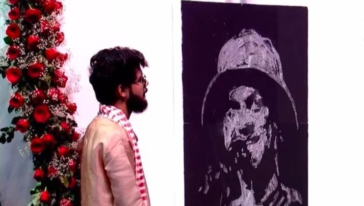 Dipu Bora paints a portrait of zubeen Garg in  Zee Bangla reality show a tribute to late singer