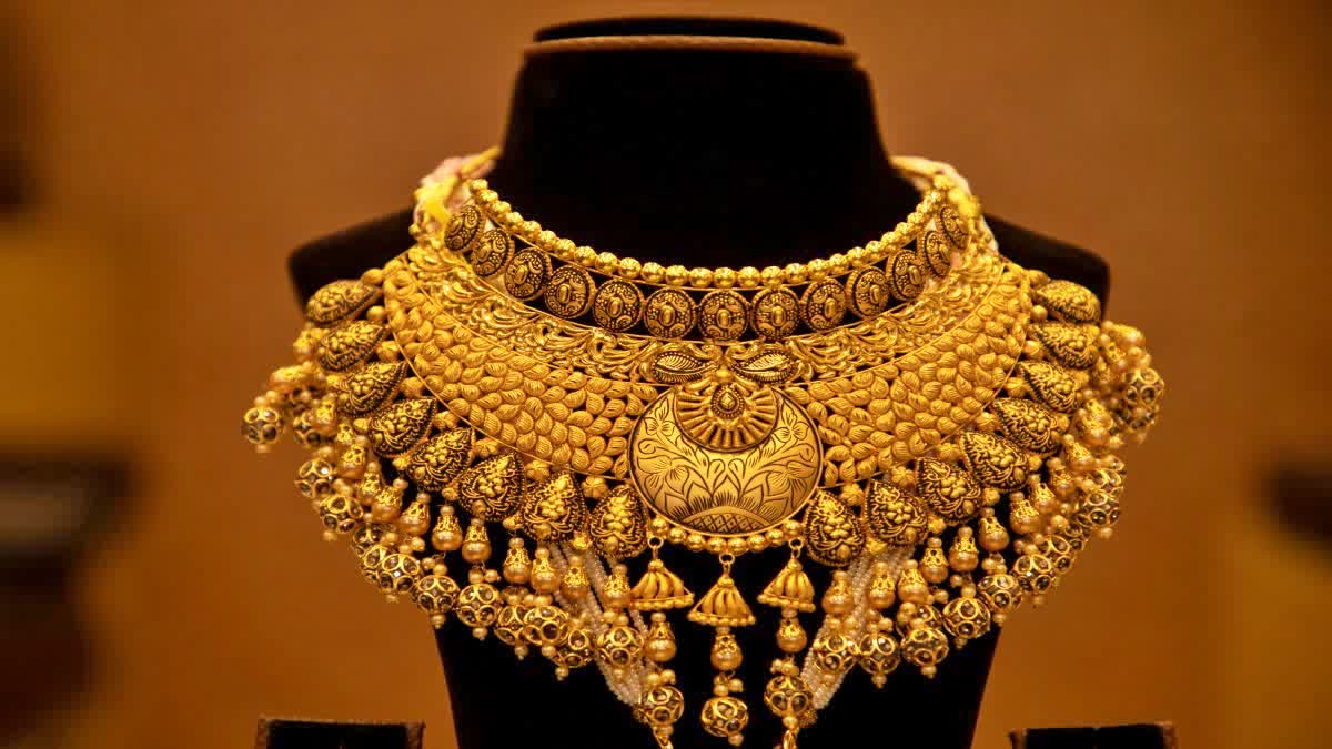 தங்கத்துக்கு போட்டியாக உயரும் வெள்ளி விலை - இன்று எவ்வளவு தெரியுமா?