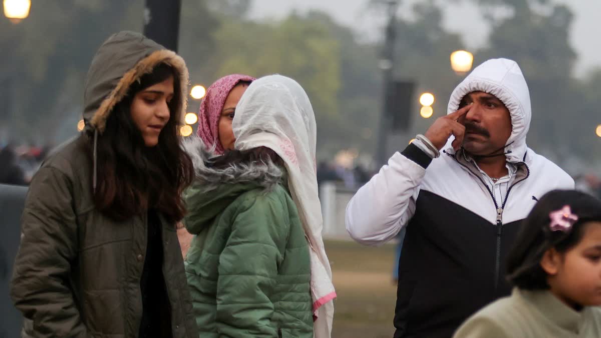कड़ाके की ठंड से ठिठुर रहा पूरा उत्तर भारत, बिगड़ेगा मौसम का मिजाज, जानें  देशभर के मौसम का हाल
