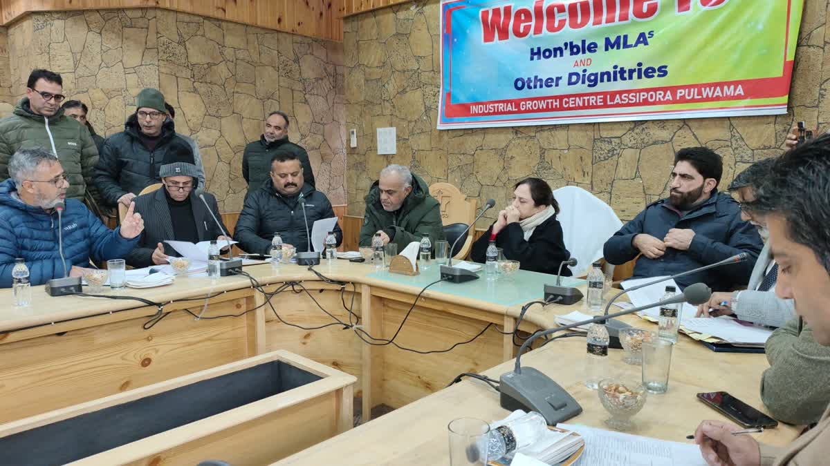 شمیمہ فردوس کی قیادت میں جموں و کشمیر قانون ساز اسمبلی کی تخمینہ کمیٹی کا پلوامہ دورہ