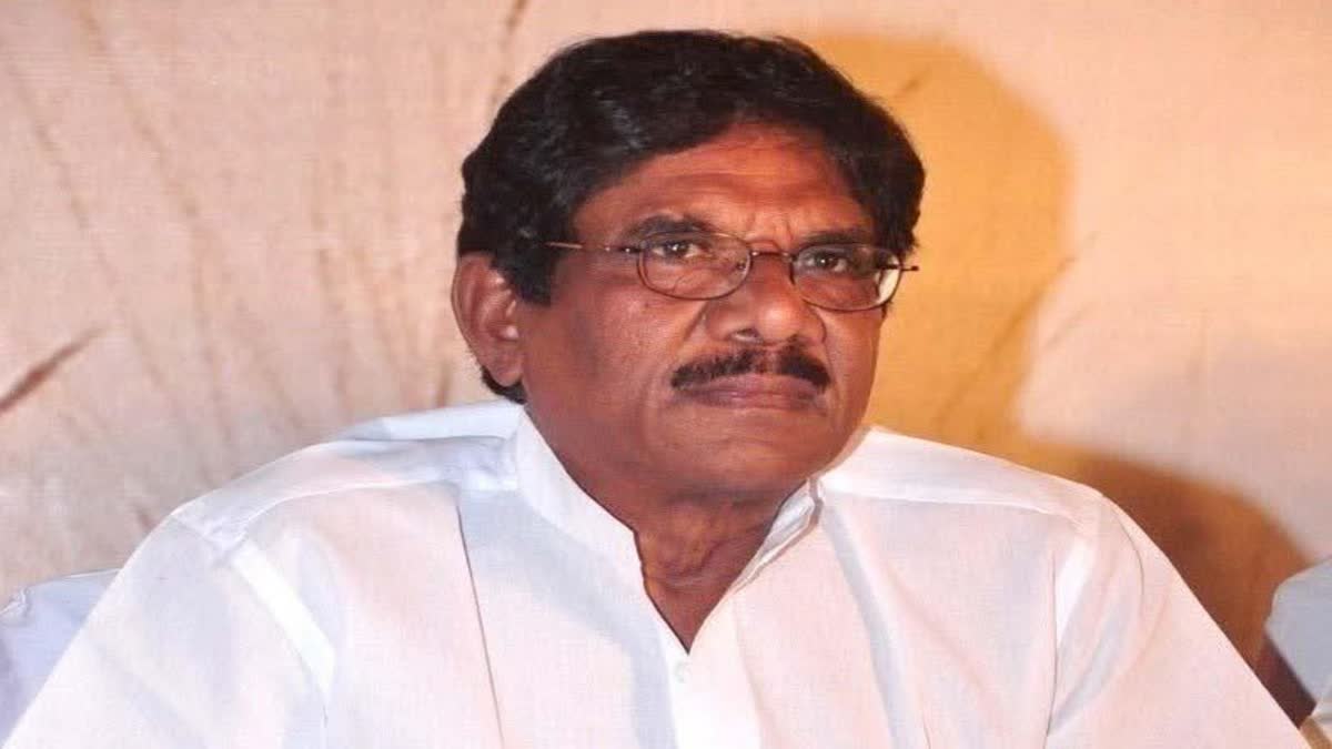 ‘அப்பா நலமுடன் இருக்கிறார்.. வதந்திகளை நம்ப வேண்டாம்’ - பாரதிராஜாவின் மகள் வேண்டுகோள்