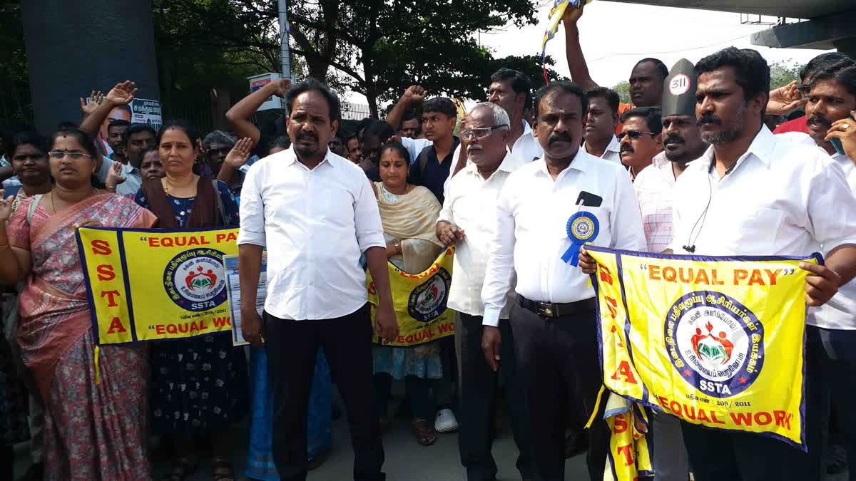 இடைநிலை ஆசிரியர்கள் போராட்டம்