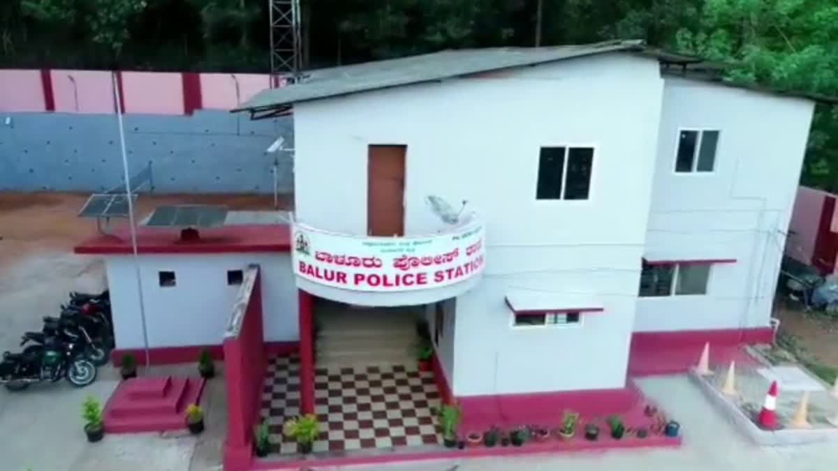 CHIKKAMAGALURU  SON KILLED BY FATHER  ತಂದೆಯಿಂದ ಮಗನ ಹತ್ಯೆ  ನಶೆಯಲ್ಲಿ ಮಗನ ಕೊಂದ ತಂದೆ