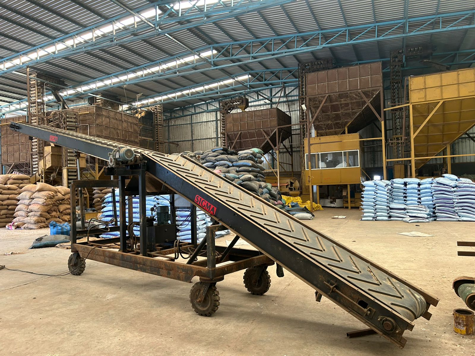 અમરેલીમાં નકલી ખાતરની ફેક્ટરી પકડાઈ