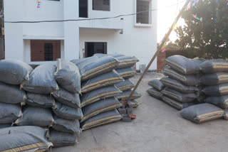 Police arrested two opium smugglers in Ranchi