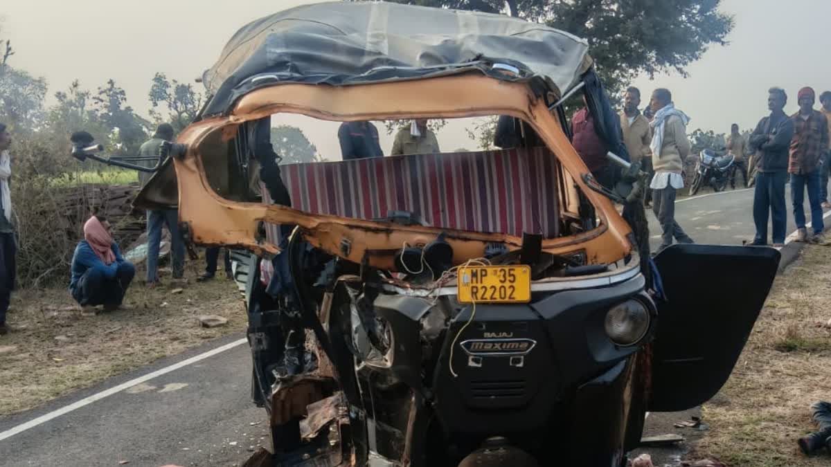 ऑटो बन गया मौत की सवारी, पन्ना में पत्थर भरे ट्रक से भिड़ंत, दो की मौत, चार गंभीर