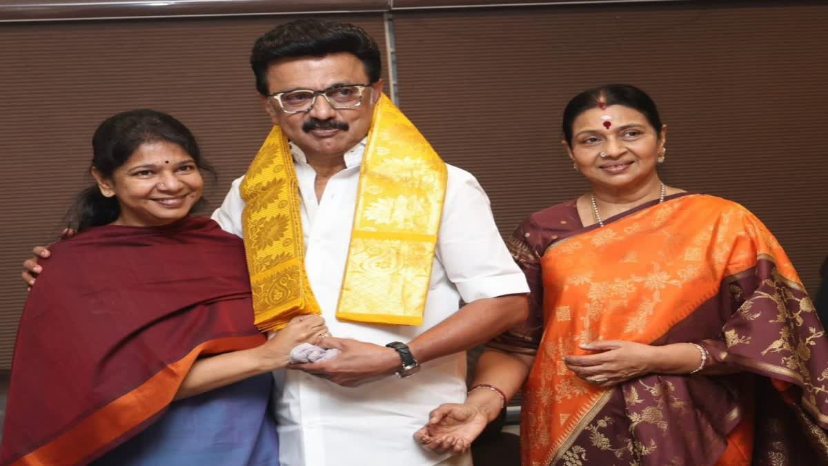 முதலமைச்சர் மு.க. ஸ்டாலினுடன் கனிமொழி