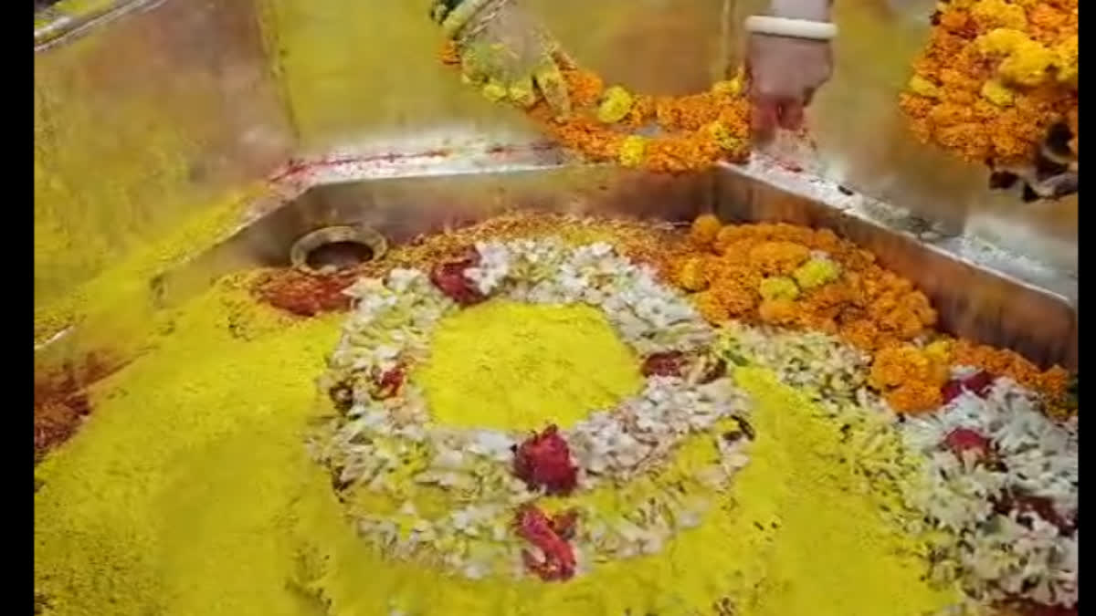 HOLI OF FLOWERS IN BABA GARIBNATH DHAM ON THE LINES OF VRINDAVAN