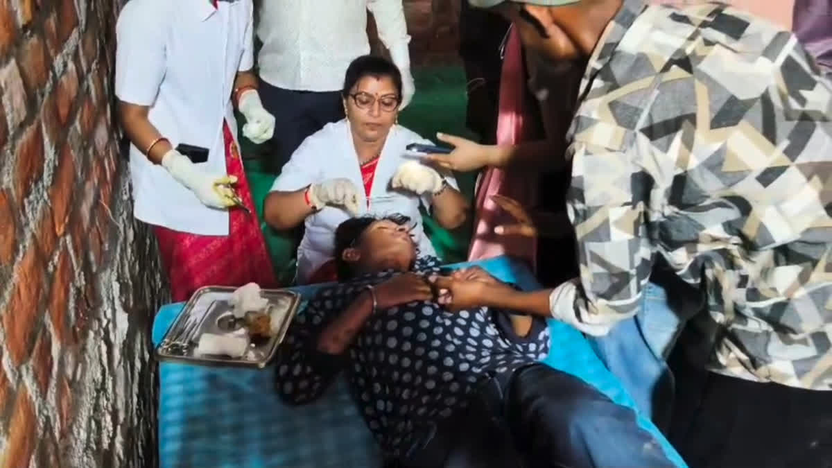 STONE PELTING HOLI IN DUNGARPUR 31 INJURED IN RITUAL Most injuries were minor