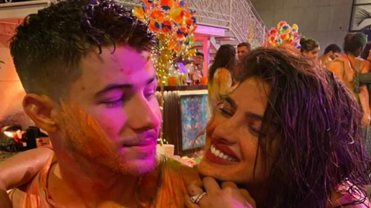 Favorite Holi memories of Nick Jonas singer shares an emotional picture with Priyanka Chopra
