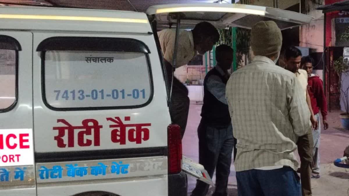 घायलों को अस्पताल ले जाया गया