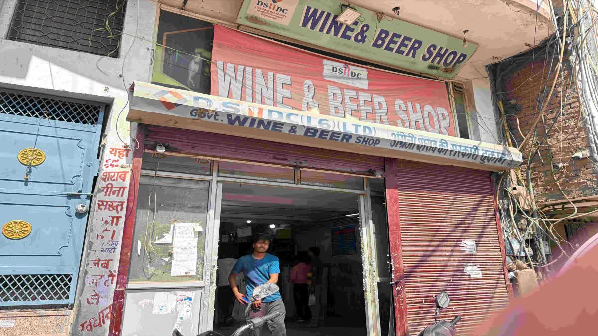होली पर नहीं रहा ड्राई डे, खुली रहीं शराब की दुकानें